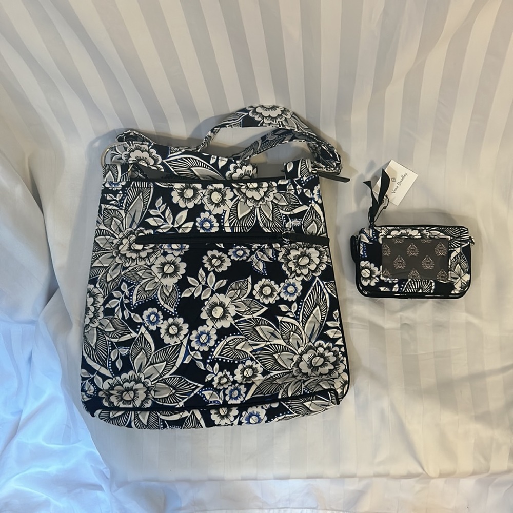 Vera Bradley triple zip Hipster and ID/change holder